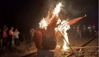 রাবিতে সংঘর্ষ রেললাইন ও মহাসড়কে আগুন জ্ব...