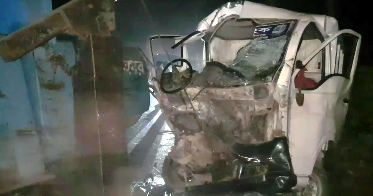 সাভারে বাস-লেগুনার মুখোমুখি সংঘর্ষে তিনজন নিহত
