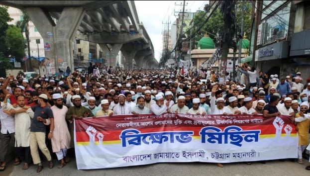 জামায়াত-পুলিশ সংঘর্ষ, পুলিশ কর্মকর্তাসহ আহত ৩