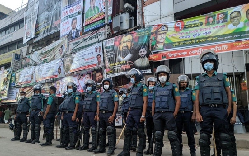 নয়াপল্টনে অতিরিক্ত পুলিশ মোতায়েন