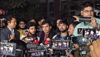 দাবি না মানলে ৭ কলেজের সামনে দিয়ে ঢাবির গাড়ি...