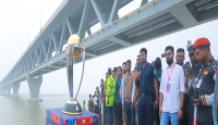 “পদ্মা ”সেতুতে ওয়ানডে বিশ্বকাপ ট্রফির ফটোশুট