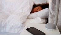 মাথার পাশে ভুলেও মোবাইল চার্জে দিয়ে ঘুমা...